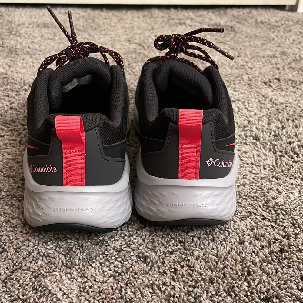 Black and salmon Columbia shoes - Picture 4 of 6